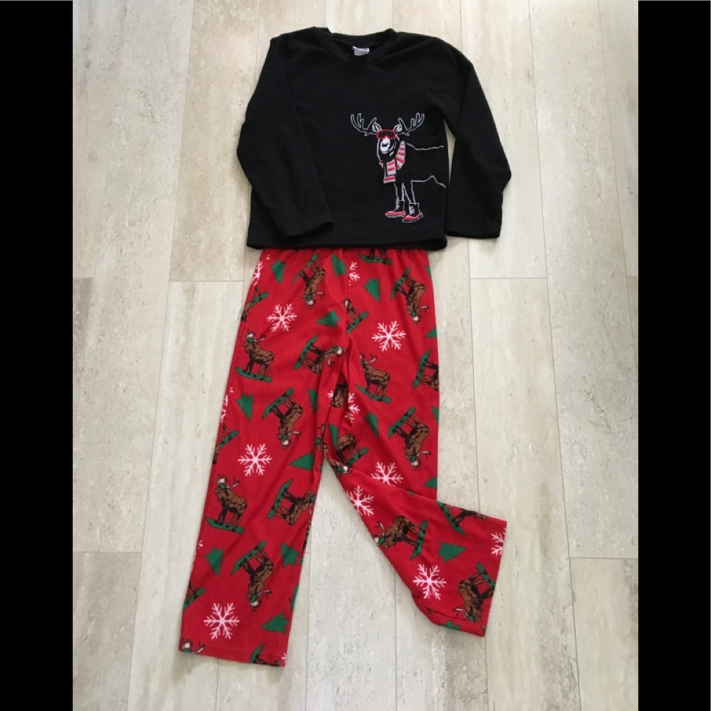 Boy’s Soft & Cozy Christmas Pajama’s Size 8